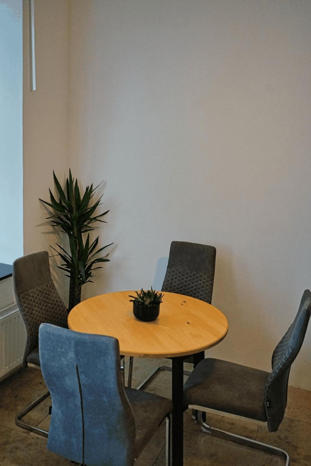 Apartament Charmante Nahe Wiener Stadthalle Viena